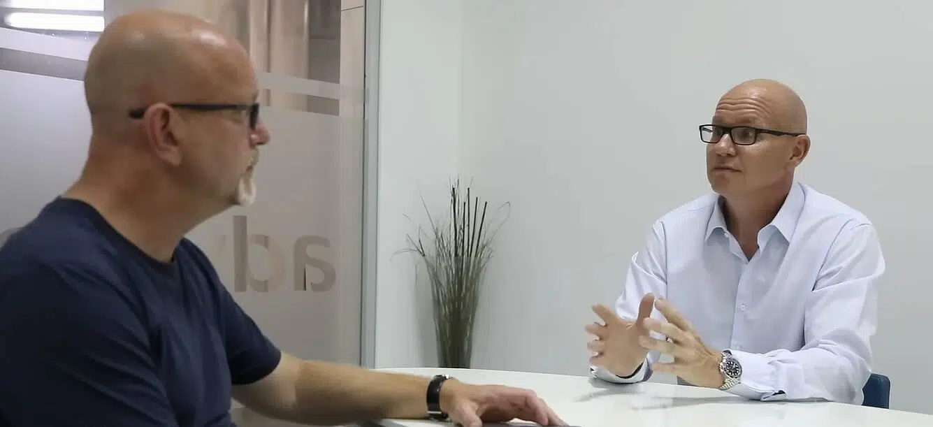 Rechtsanwalt Beyer im TV-Interview als Experte für Immobilienrecht auf Teneriffa zur aktuellen Rechtslage in Spanien.